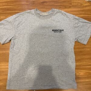 ￼ Essential Fear Of God Men’s T-Shirt, Size Medium ￼